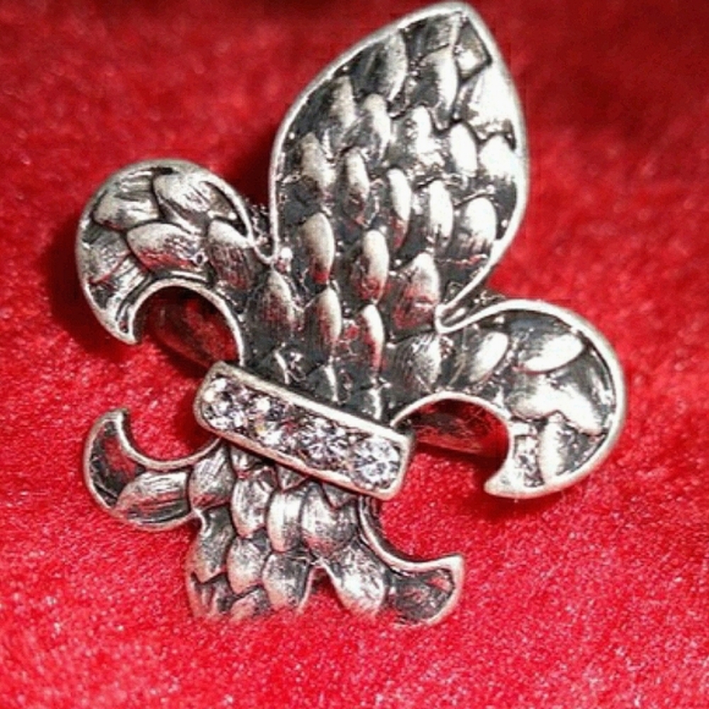 Fleur De Lis Ring